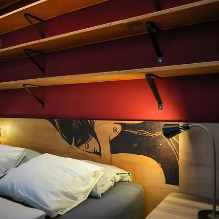 Charming With Big Shared Terrace In The Center Lägenhet